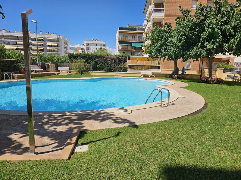 Эксклюзивная квартира с видом на море в Playa de Fenals, Lloret de Mar. Фото:  2