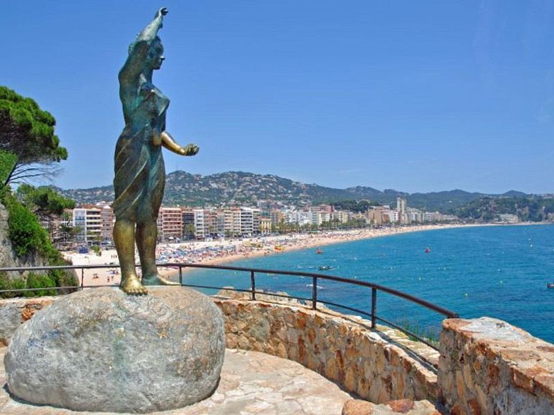 Эксклюзивная квартира с видом на море в Playa de Fenals, Lloret de Mar. Фото:  10