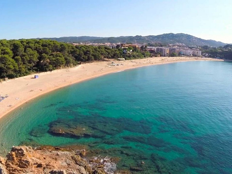 Эксклюзивная квартира с видом на море в Playa de Fenals, Lloret de Mar. Фото:  12