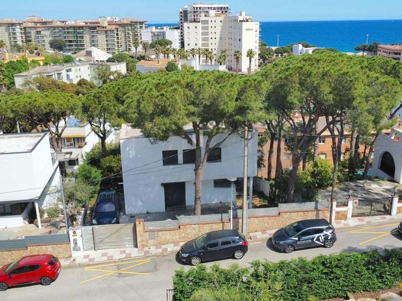 Современная вилла после ремонта с видом на море и туристической лицензией в Platja d’Aro. Фото:  9