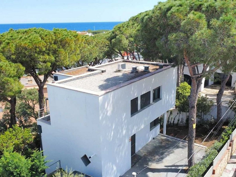 Современная вилла после ремонта с видом на море и туристической лицензией в Platja d’Aro. Фото:  21