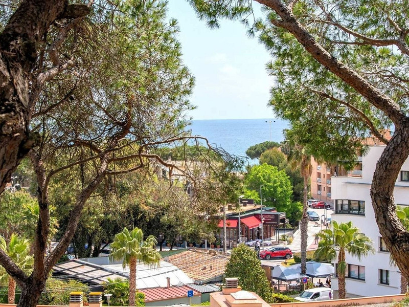 Современная вилла после ремонта с видом на море и туристической лицензией в Platja d’Aro. Фото:  32