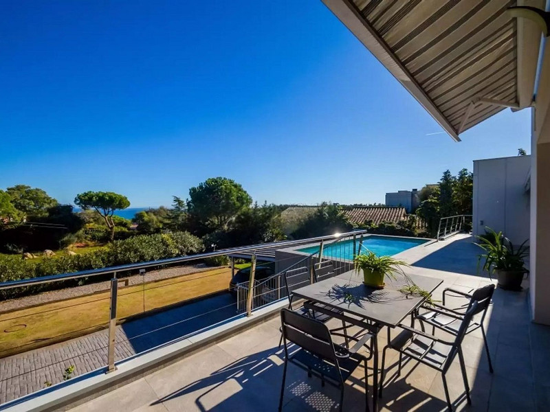 Современная вилла с бассейном в Platja d’Aro – Коста-Брава. Фото:  1