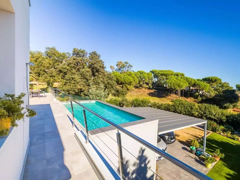 Современная вилла с бассейном в Platja d’Aro – Коста-Брава. Фото:  4