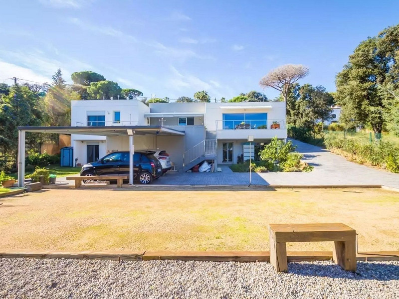 Современная вилла с бассейном в Platja d’Aro – Коста-Брава. Фото:  7
