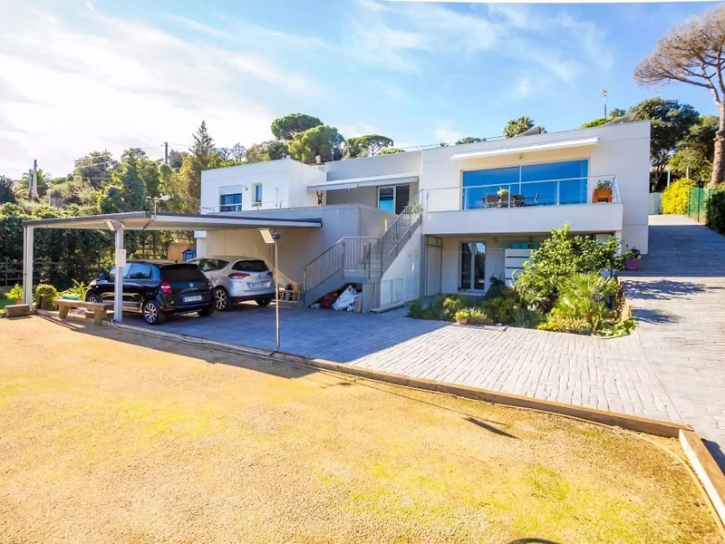Современная вилла с бассейном в Platja d’Aro – Коста-Брава. Фото:  10