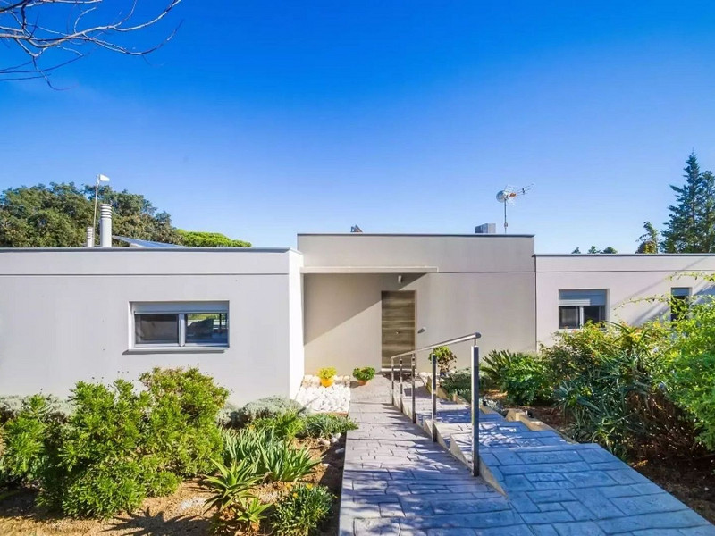 Современная вилла с бассейном в Platja d’Aro – Коста-Брава. Фото:  12