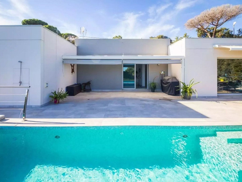 Современная вилла с бассейном в Platja d’Aro – Коста-Брава. Фото:  16