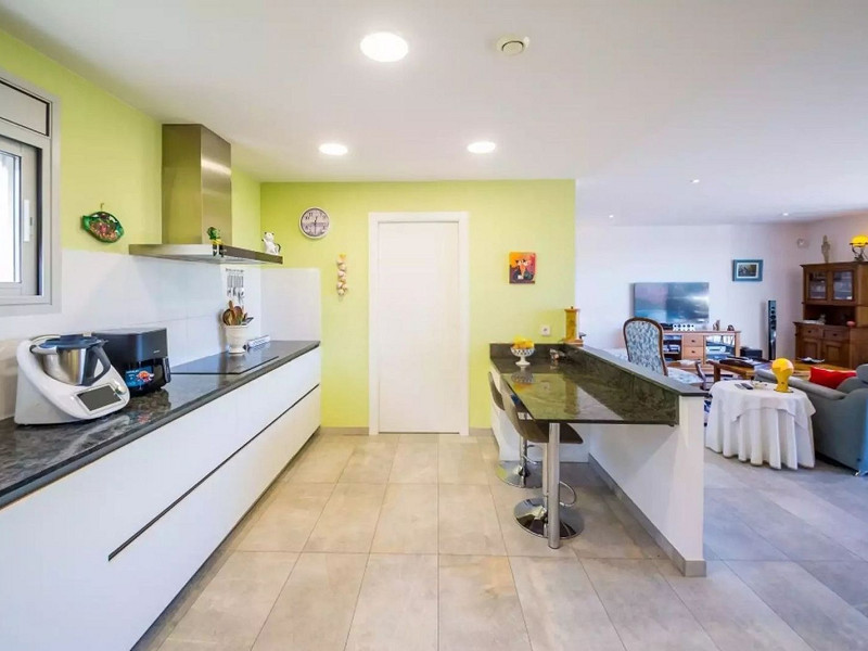 Современная вилла с бассейном в Platja d’Aro – Коста-Брава. Фото:  24