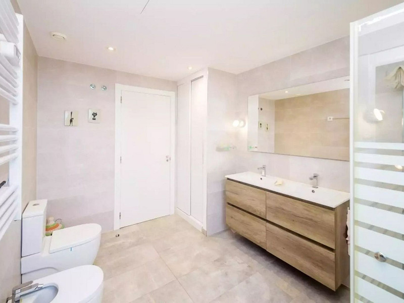Современная вилла с бассейном в Platja d’Aro – Коста-Брава. Фото:  28