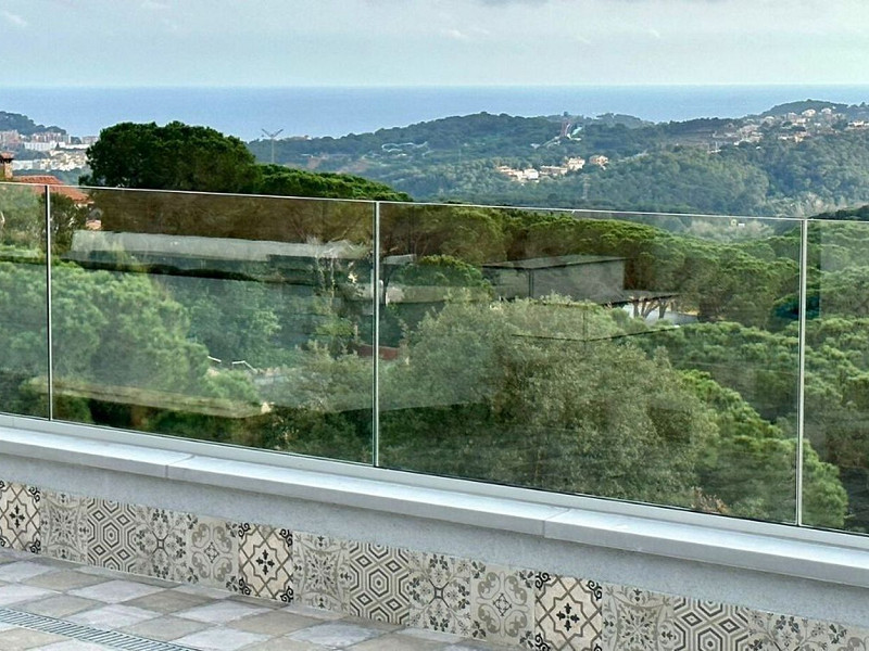 Энергоэффективная вилла с видом на море в Els Pinars, Lloret de Mar. Фото:  3