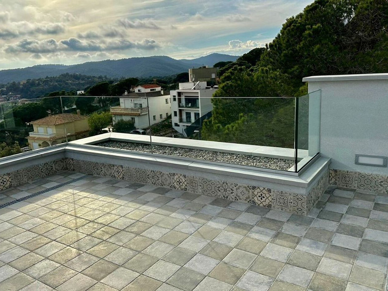 Энергоэффективная вилла с видом на море в Els Pinars, Lloret de Mar. Фото:  18