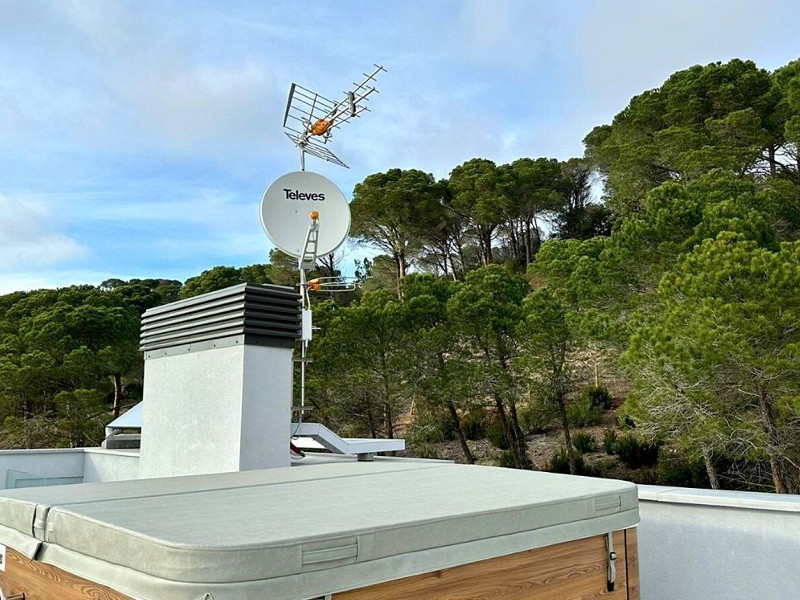 Энергоэффективная вилла с видом на море в Els Pinars, Lloret de Mar. Фото:  19