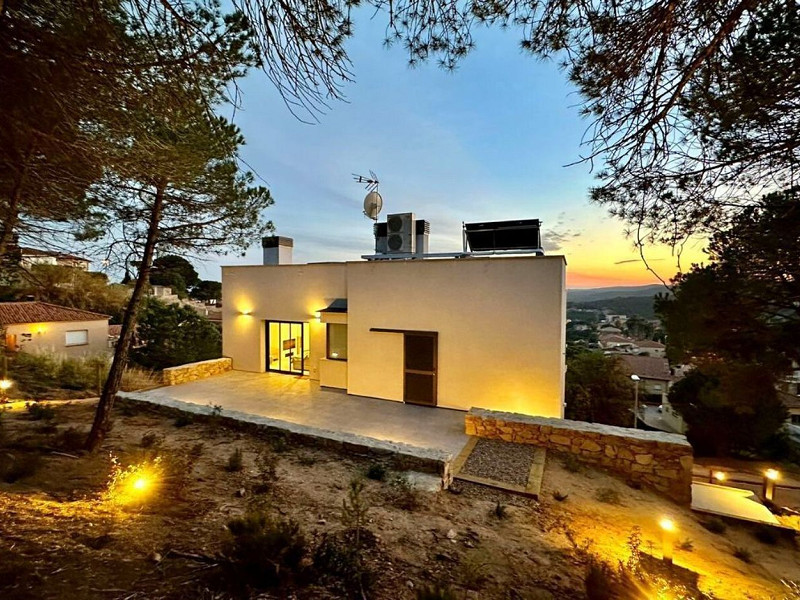 Энергоэффективная вилла с видом на море в Els Pinars, Lloret de Mar. Фото:  23
