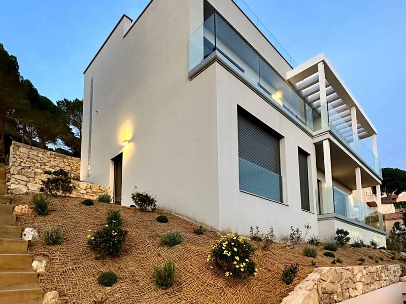 Энергоэффективная вилла с видом на море в Els Pinars, Lloret de Mar. Фото:  29