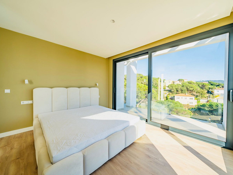 Новая вилла с видом на море в Los Pinares, Lloret de Mar, Коста-Брава. Фото:  6