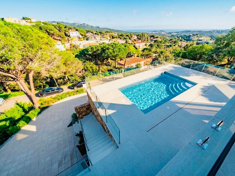 Новая вилла с видом на море в Los Pinares, Lloret de Mar, Коста-Брава. Фото:  8
