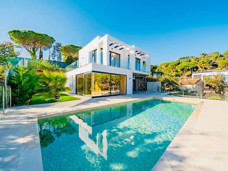 Новая вилла с видом на море в Los Pinares, Lloret de Mar, Коста-Брава. Фото:  11