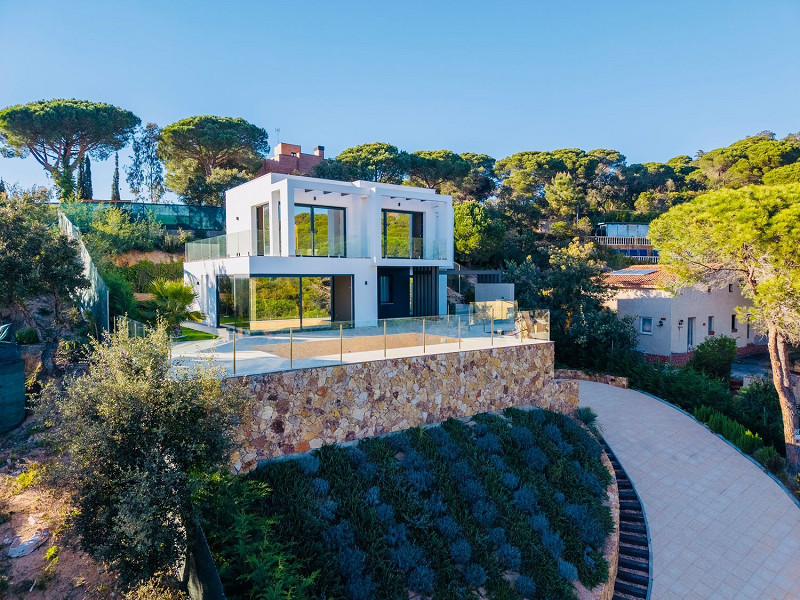 Новая вилла с видом на море в Los Pinares, Lloret de Mar, Коста-Брава. Фото:  15