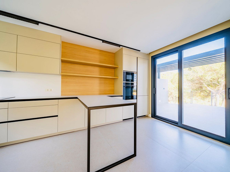 Новая вилла с видом на море в Los Pinares, Lloret de Mar, Коста-Брава. Фото:  18