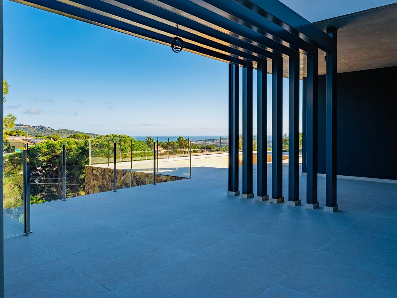 Новая вилла с видом на море в Los Pinares, Lloret de Mar, Коста-Брава. Фото:  41