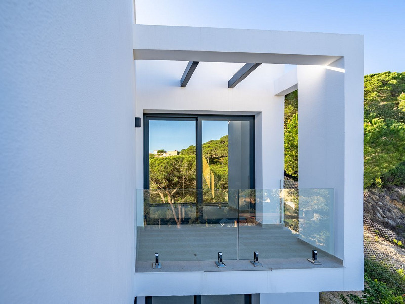 Новая вилла с видом на море в Los Pinares, Lloret de Mar, Коста-Брава. Фото:  47
