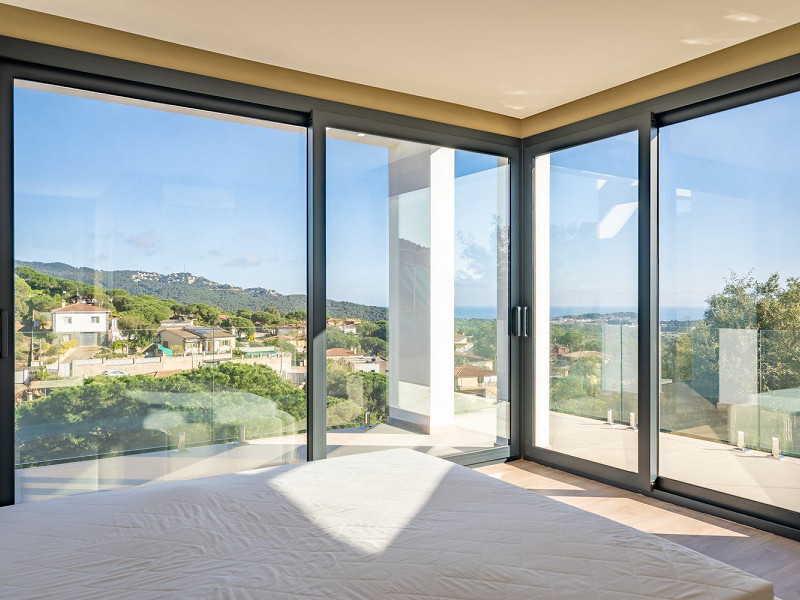 Новая вилла с видом на море в Los Pinares, Lloret de Mar, Коста-Брава. Фото:  59