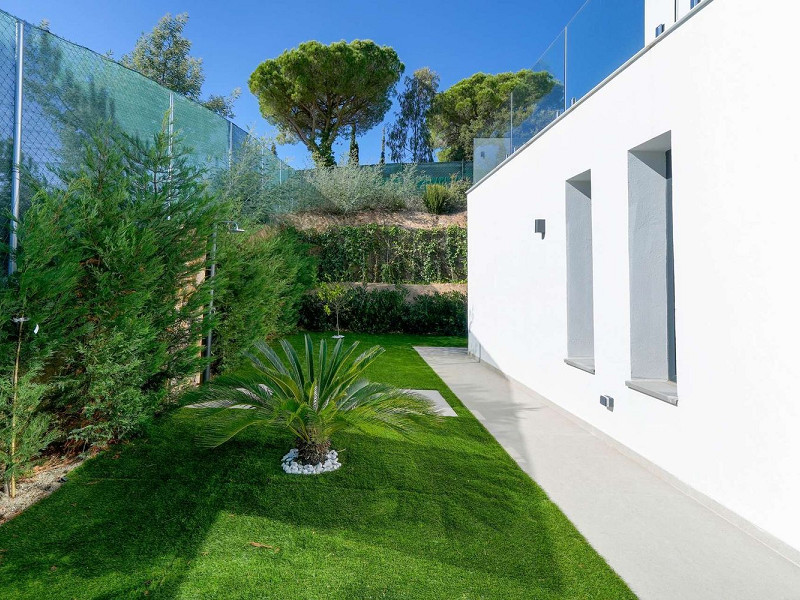 Современная вилла с видом на море в Els Pinars, Lloret de Mar, Коста-Брава. Фото:  8