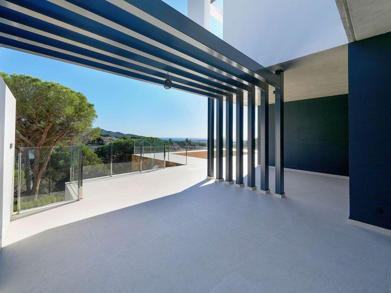 Современная вилла с видом на море в Els Pinars, Lloret de Mar, Коста-Брава. Фото:  9