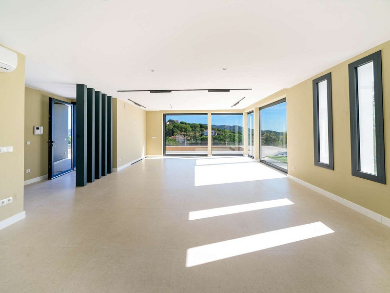 Современная вилла с видом на море в Els Pinars, Lloret de Mar, Коста-Брава. Фото:  11
