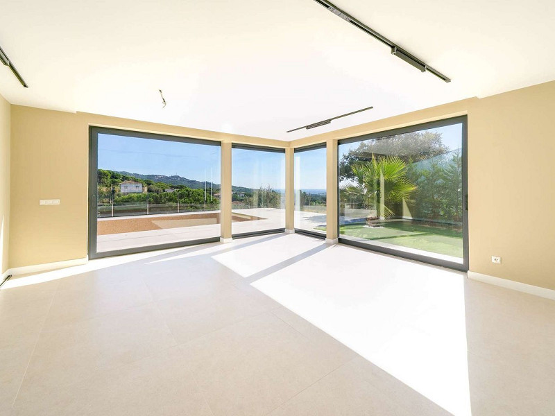 Современная вилла с видом на море в Els Pinars, Lloret de Mar, Коста-Брава. Фото:  12