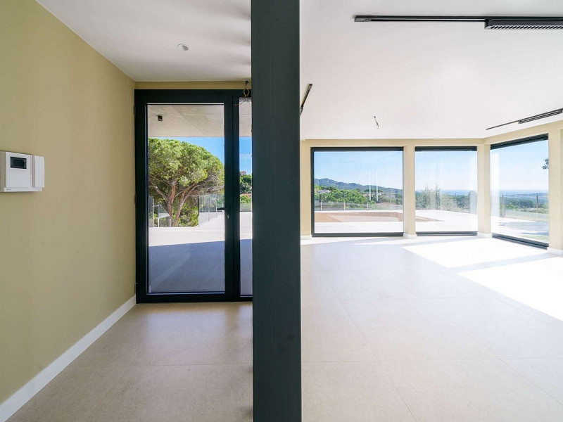 Современная вилла с видом на море в Els Pinars, Lloret de Mar, Коста-Брава. Фото:  19