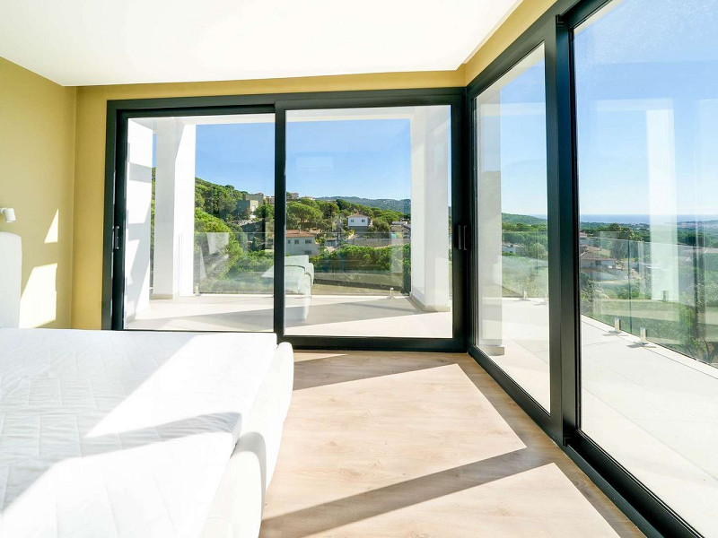 Современная вилла с видом на море в Els Pinars, Lloret de Mar, Коста-Брава. Фото:  35