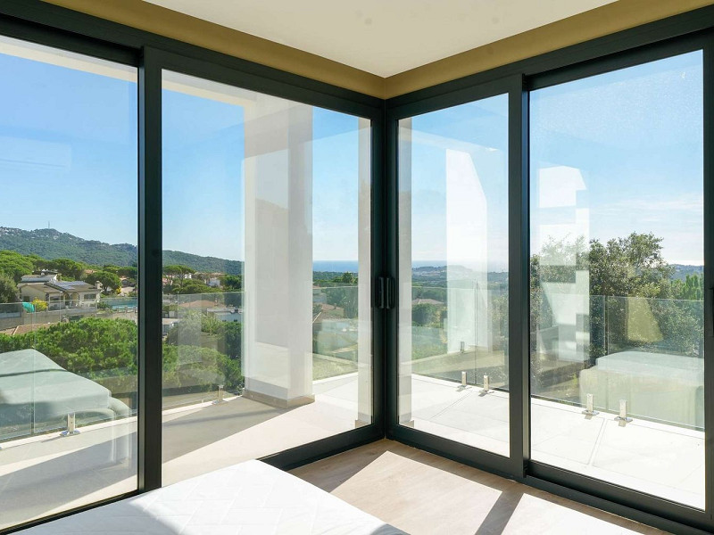 Современная вилла с видом на море в Els Pinars, Lloret de Mar, Коста-Брава. Фото:  36