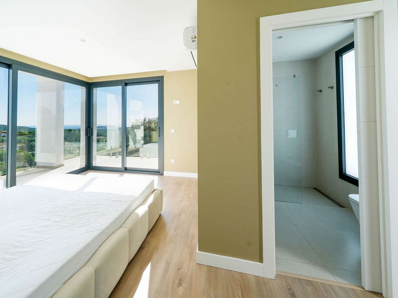 Современная вилла с видом на море в Els Pinars, Lloret de Mar, Коста-Брава. Фото:  37