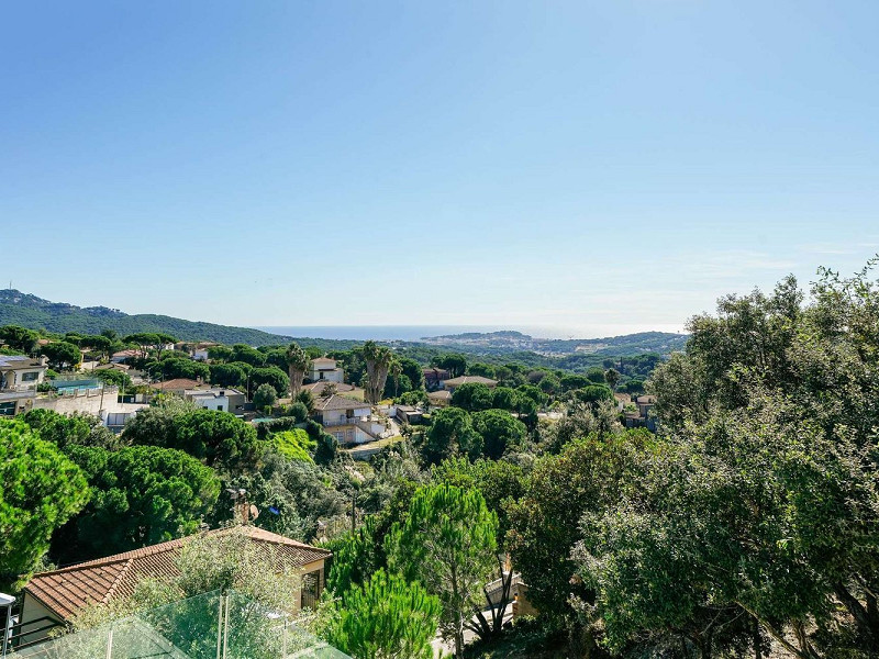Современная вилла с видом на море в Els Pinars, Lloret de Mar, Коста-Брава. Фото:  41