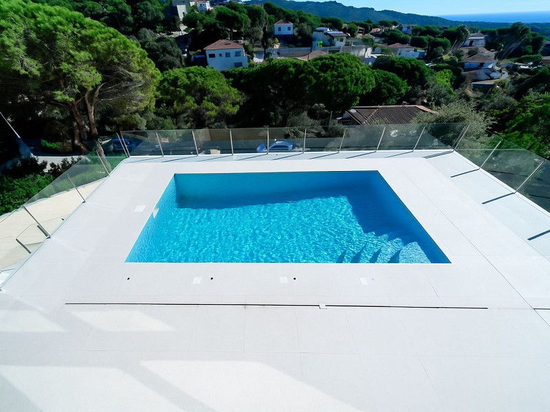 Современная вилла с видом на море в Els Pinars, Lloret de Mar, Коста-Брава. Фото:  45