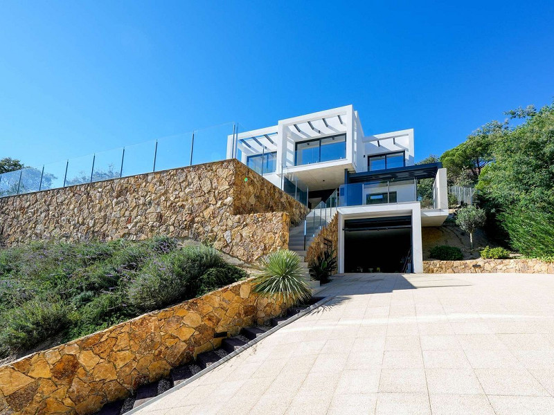 Современная вилла с видом на море в Els Pinars, Lloret de Mar, Коста-Брава. Фото:  46