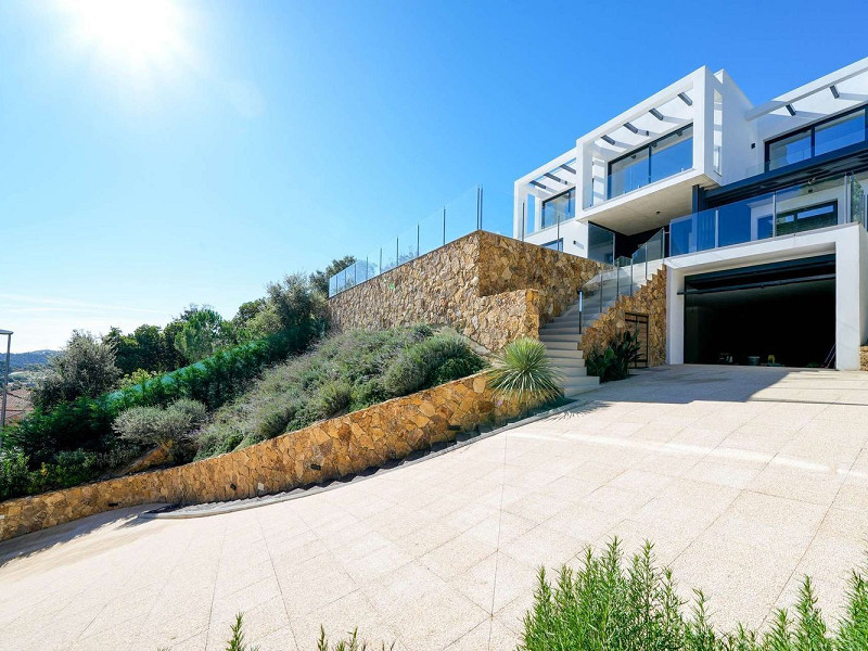 Современная вилла с видом на море в Els Pinars, Lloret de Mar, Коста-Брава. Фото:  47