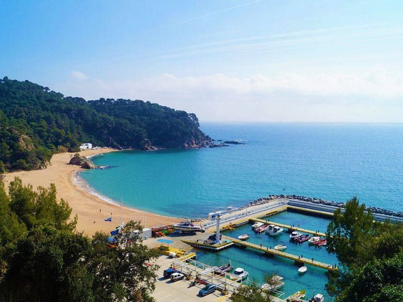 Современная вилла с панорамным видом на море в Lloret de Mar, Коста-Брава. Фото:  11
