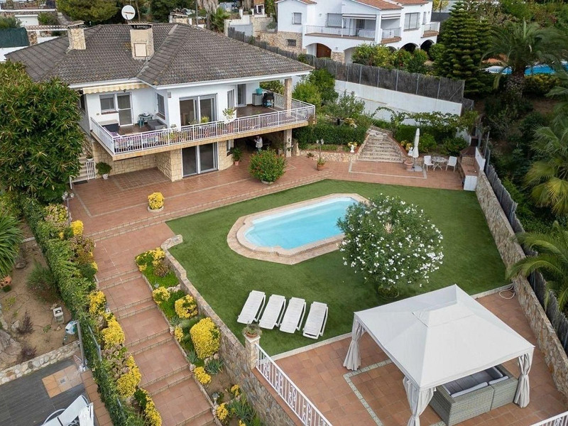 Просторная вилла с видом на море в Lloret de Mar, Коста-Брава
