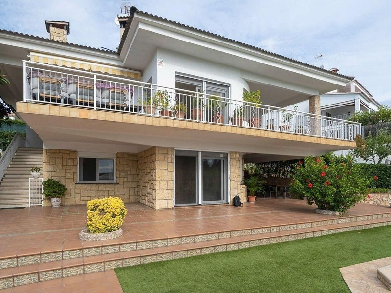 Просторная вилла с видом на море в Lloret de Mar, Коста-Брава. Фото:  4