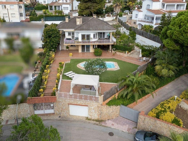 Просторная вилла с видом на море в Lloret de Mar, Коста-Брава. Фото:  6