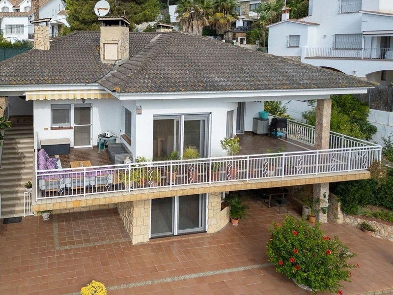 Просторная вилла с видом на море в Lloret de Mar, Коста-Брава. Фото:  7