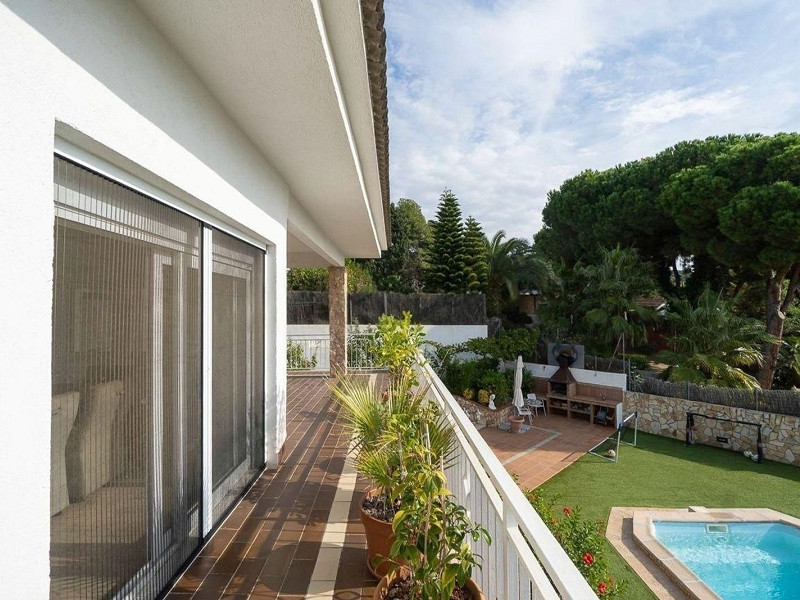 Просторная вилла с видом на море в Lloret de Mar, Коста-Брава. Фото:  34