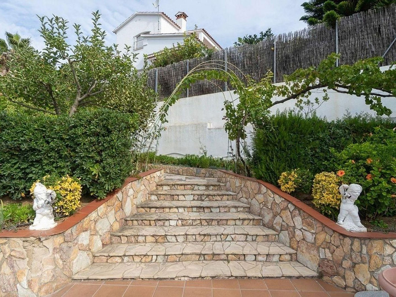 Просторная вилла с видом на море в Lloret de Mar, Коста-Брава. Фото:  50