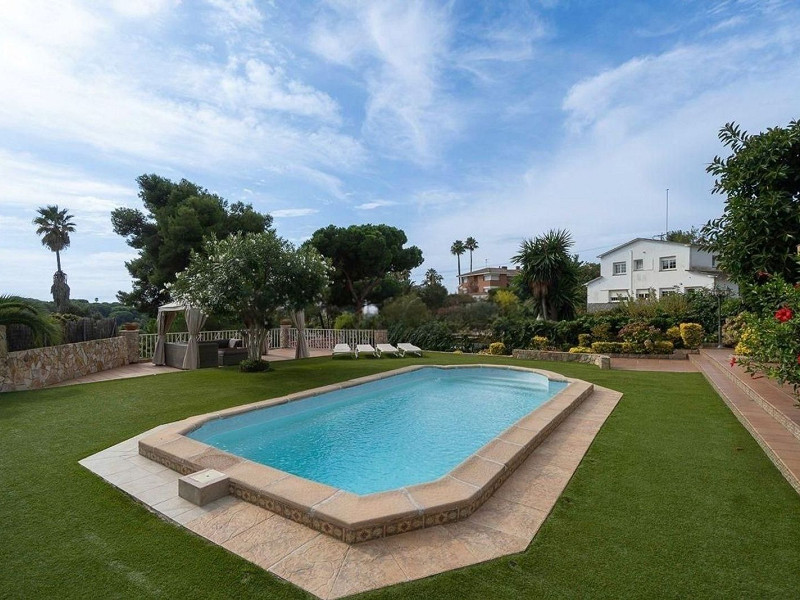 Просторная вилла с видом на море в Lloret de Mar, Коста-Брава. Фото:  52