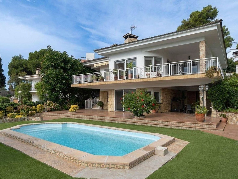 Просторная вилла с видом на море в Lloret de Mar, Коста-Брава. Фото:  54