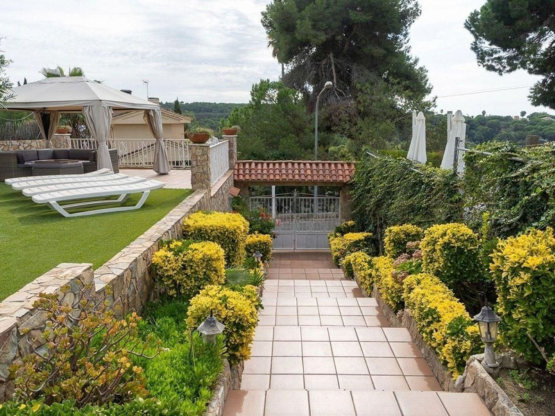 Просторная вилла с видом на море в Lloret de Mar, Коста-Брава. Фото:  57
