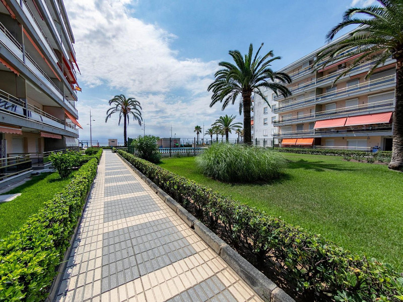 Квартира с видом на море в La Pineda, Таррагона. Фото:  41
